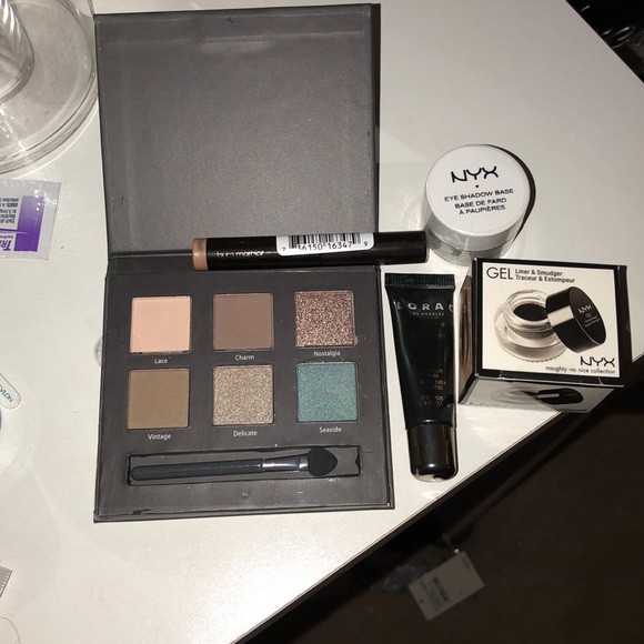 BNIB Eyeshadow and Primer Lot - Picture 1 of 7